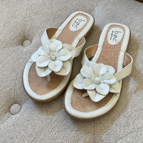 Born b.o.c. White Floral Thong Sandals Size 8 - Picture 2 of 6